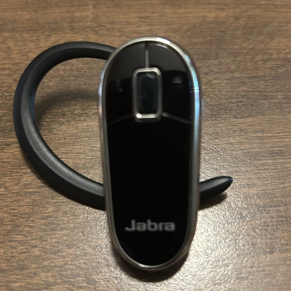 Jabra Bluetooth earbud with charger - Picture 4 of 6